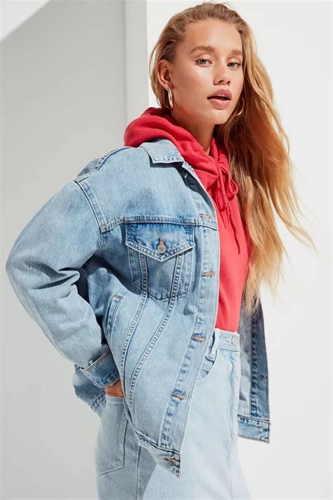 levi oversized denim jacket women.